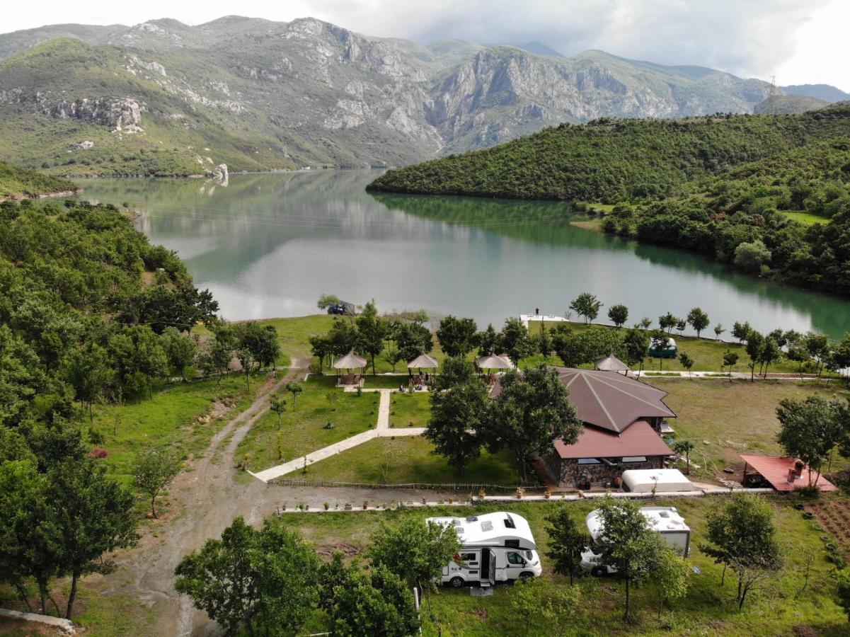 Agora Farmhouse Koman Buitenkant foto