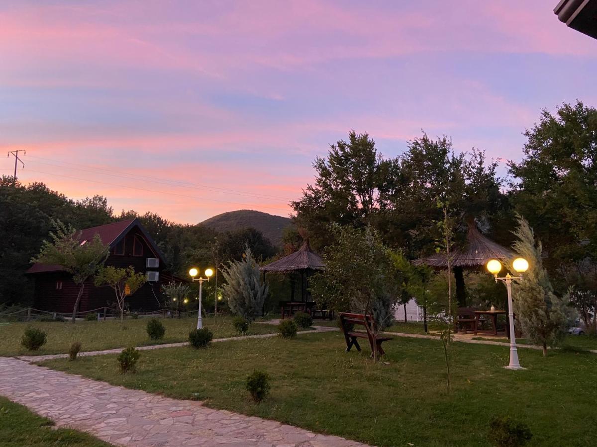 Agora Farmhouse Koman Buitenkant foto