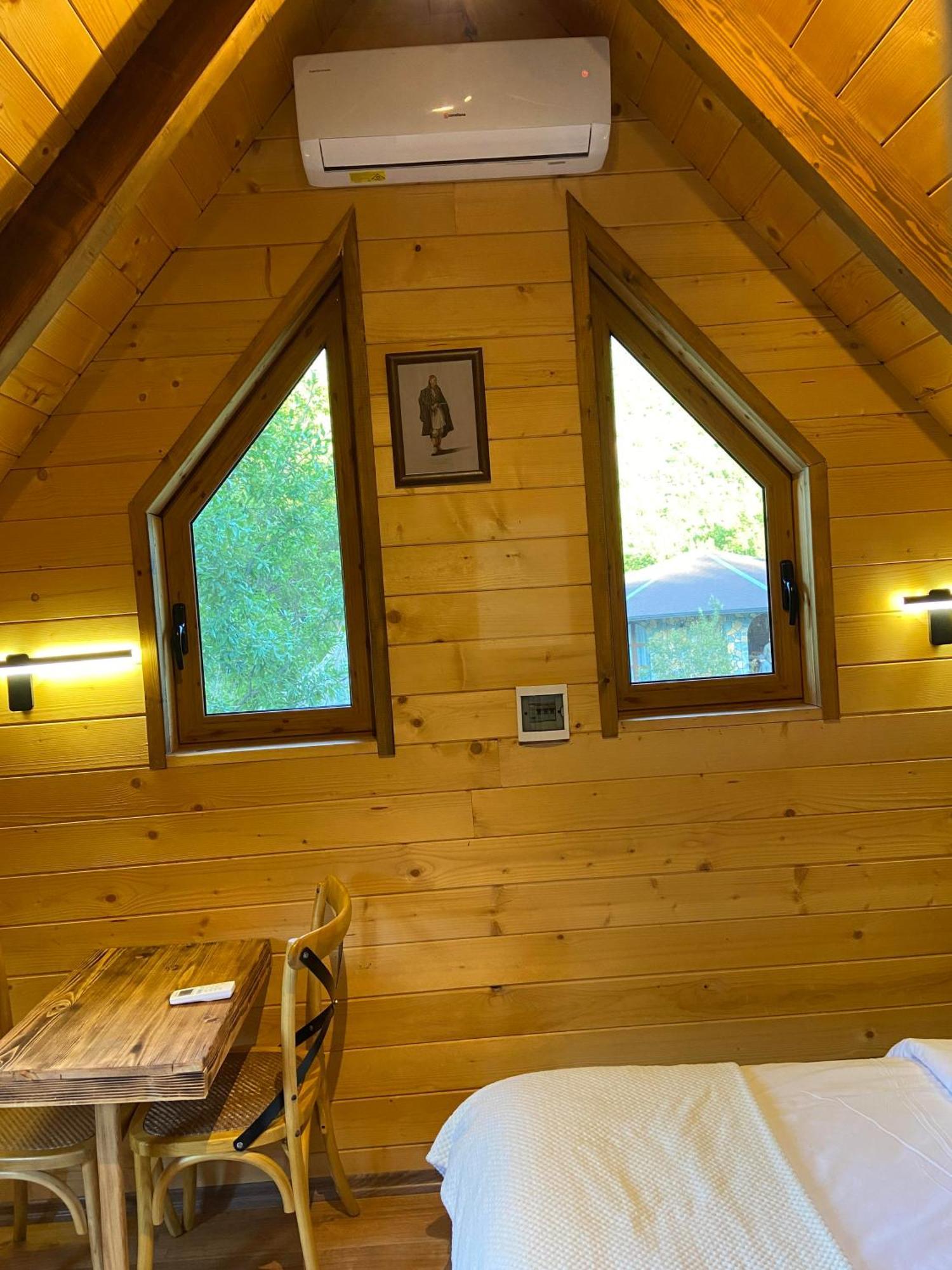 Agora Farmhouse Koman Buitenkant foto