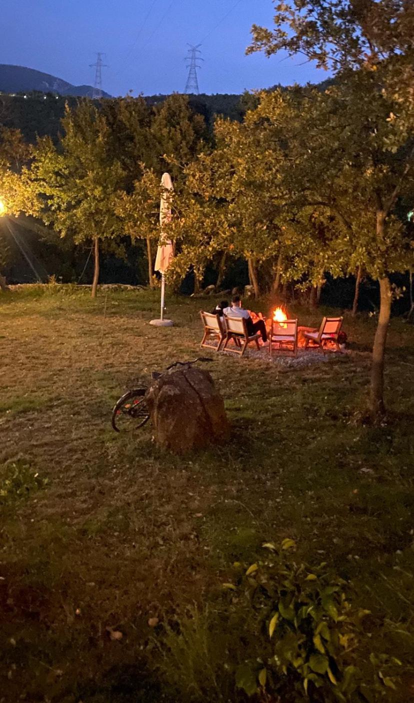 Agora Farmhouse Koman Buitenkant foto